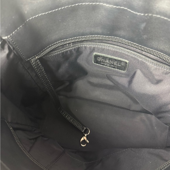 Chanel Black Quilted Leather Tote - Picture 9 of 10
